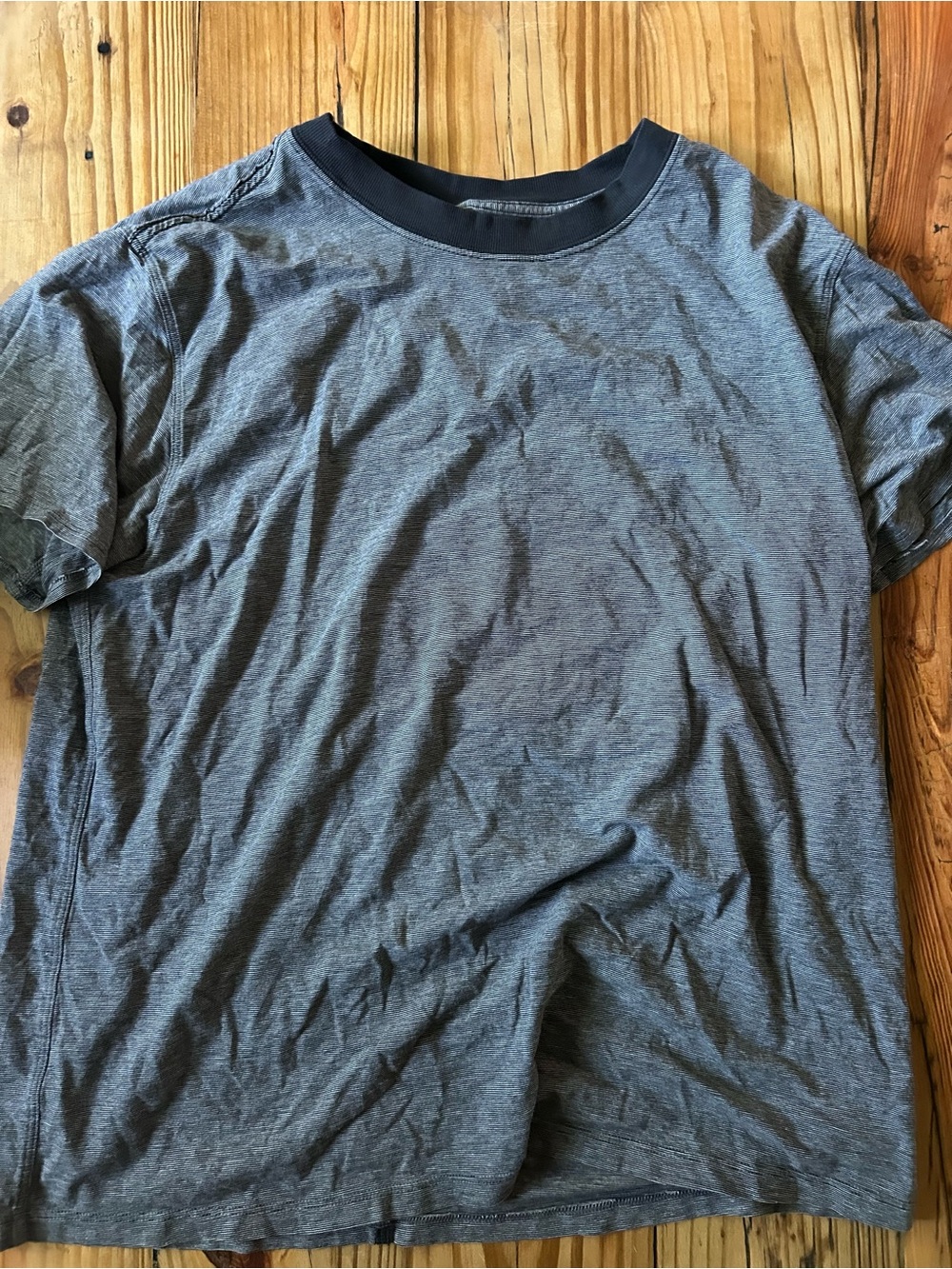 lululemon athletica Short Sleeve Crewneck T-Shirt - Charcoal and Black